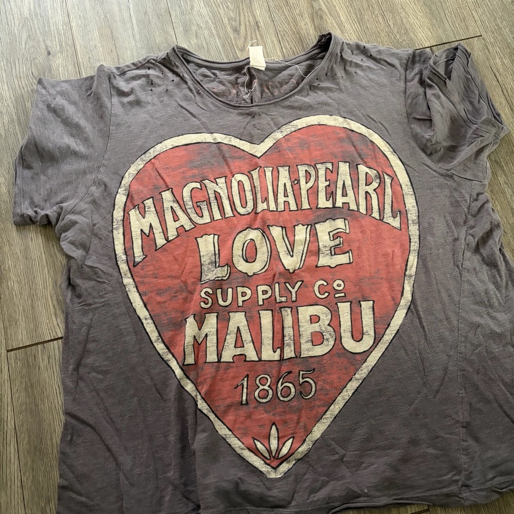 Magnolia Pearl Mauve Graphic Tee with Red Heart Logo